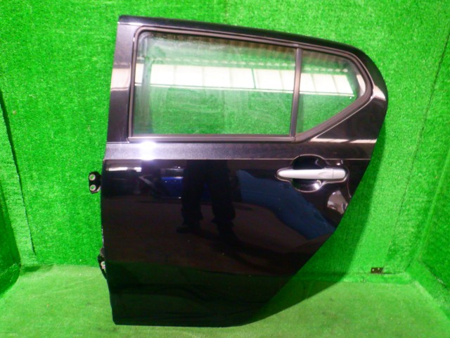 【中古】中古部品 ミライース LA350S 左ﾘｱﾄﾞｱ 【3340140100-000026021613400】