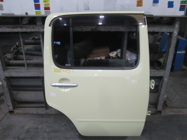 【中古】中古部品 ミラココア L675S 右ﾘｱﾄﾞｱ 【3310160100-000004455313300】｜e-cleマート
