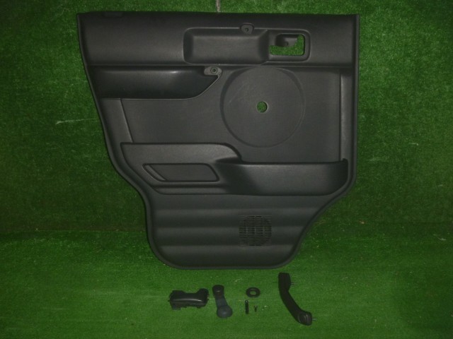 【中古】中古部品 キャリィ DA63T 左ﾌﾛﾝﾄﾄﾞｱﾄﾘﾑ 【3330370100-000263003313250】