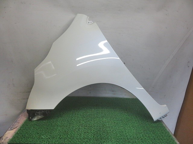 【中古】中古部品 ワゴンＲ MH44S 左ﾌﾛﾝﾄﾌｪﾝﾀﾞｰ 【3330380100-000038004010700】