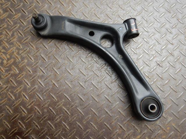 【中古】中古部品 ＭＲワゴン MF22S 左ﾌﾛﾝﾄﾛｱｱｰﾑ 【3330920100-000253020851740】