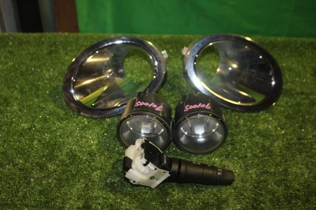 【中古】中古部品 セレナ CC25 左ﾌｫｸﾞﾗﾝﾌﾟ 【3330950100-000050010610950】
