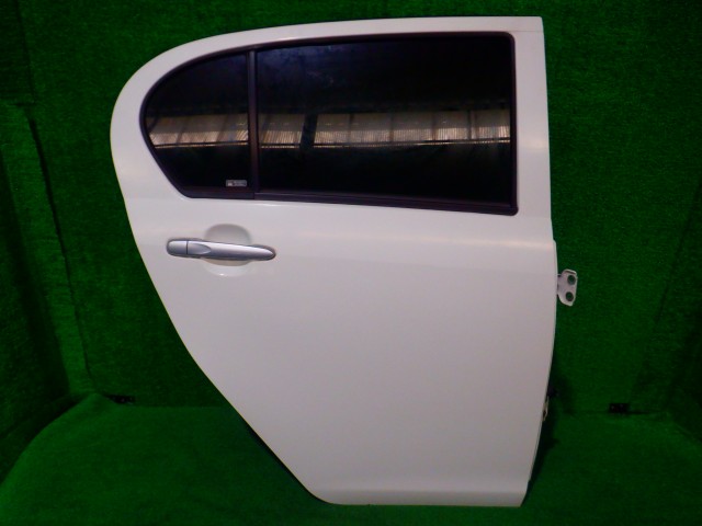 【中古】中古部品 ミライース LA300S 右ﾘｱﾄﾞｱ 【3340140100-000026011713300】