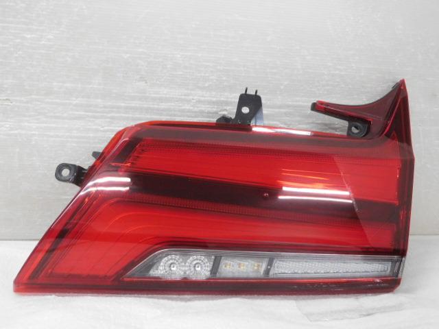 【中古】中古部品 アルファード AGH30W 右ﾃｰﾙﾗﾝﾌﾟ 【3380050000-000038066215500】