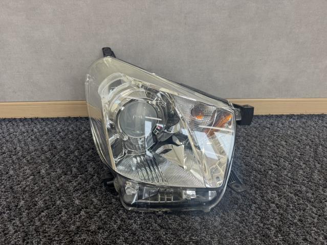 【中古】中古部品 ｉＱ KGJ10 右ﾍｯﾄﾞﾗﾝﾌﾟ 【3330440100-260228000210800】