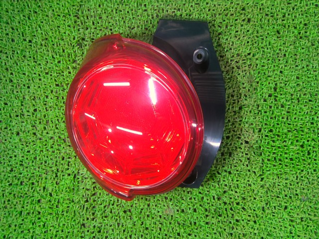 【中古】中古部品 キャスト LA250S 左ﾃｰﾙﾗﾝﾌﾟ 【3330540100-260123000715600】
