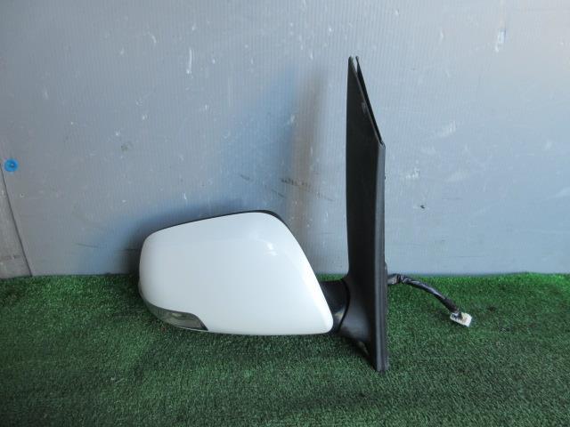 【中古】中古部品 アイシス ANM10W 右ｻｲﾄﾞﾐﾗｰ 【3330560100-260228000613500】