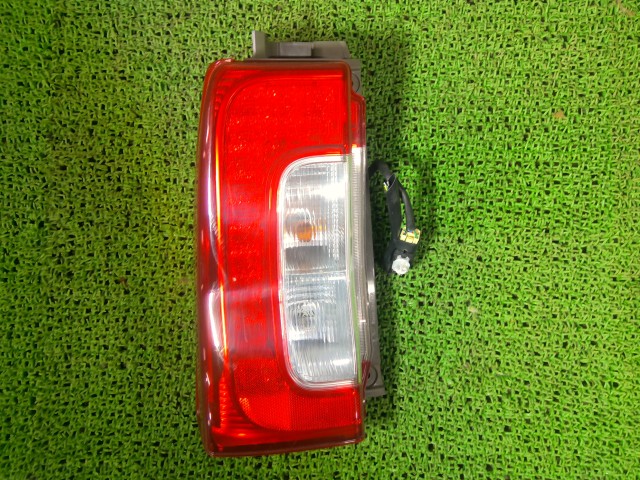 【中古】中古部品 タント LA600S 左テールランプ 【3330540100-251112000415600】