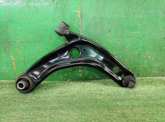 【中古】中古部品 アクア NHP10 右ﾌﾛﾝﾄﾛｱｱｰﾑ 【3330150100-000026302951720】