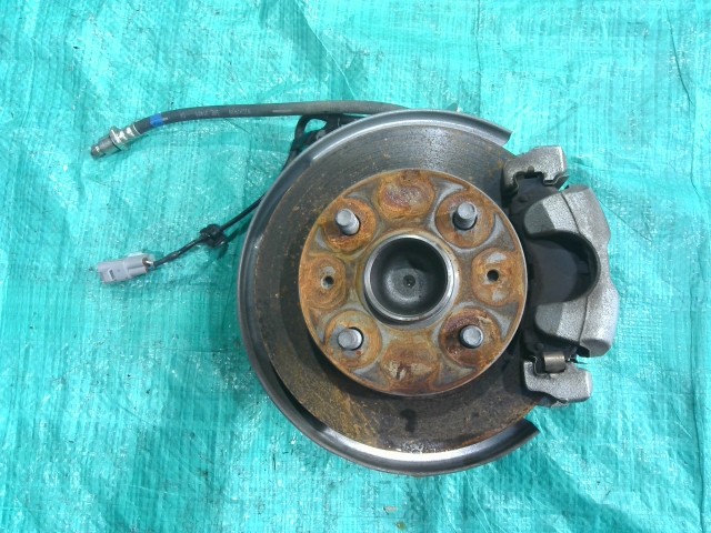 【中古】中古部品 ハイゼット S700V 左フロントナックルハブ 【3310090100-202602088144340】