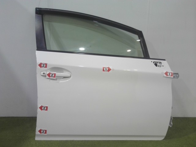 【中古】中古部品 プリウス ZVW30 右ﾌﾛﾝﾄﾄﾞｱ 【3310090100-202602087013100】 17,573円