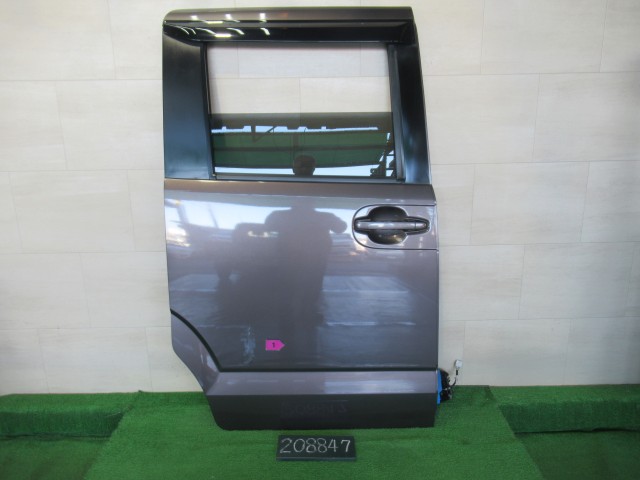 【中古】中古部品 Ｎ－ＢＯＸ JF1 右ﾘｱﾄﾞｱ 【3310120100-260303000213300】
