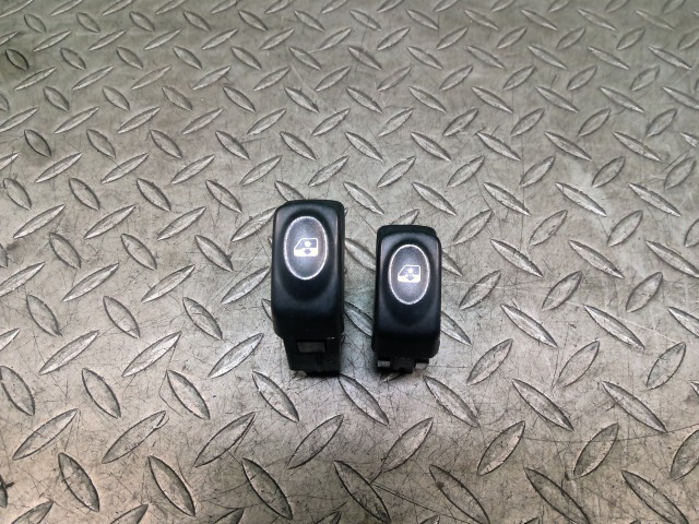 【中古】中古部品 ルノー カングー KCK4M ﾊﾟﾜｰｳｲﾝﾄﾞｳｽｲｯﾁ 【3330990700-202412004861900】