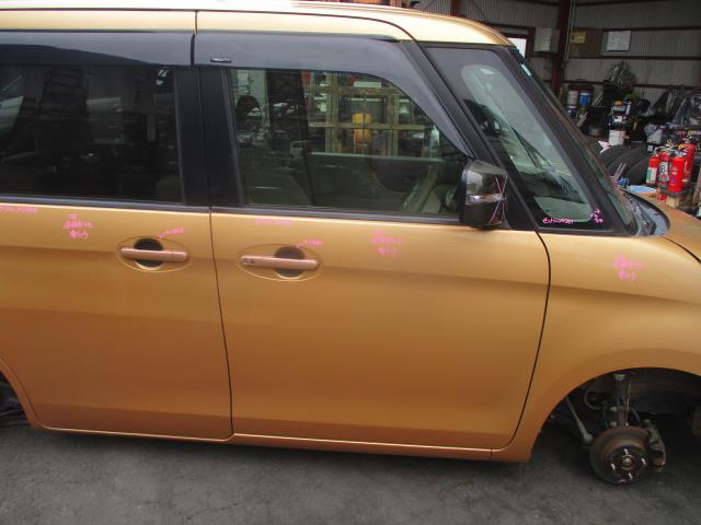 【中古】中古部品 スペーシア MK32S 右ﾌﾛﾝﾄﾄﾞｱ 【3500080000-260226000113100】