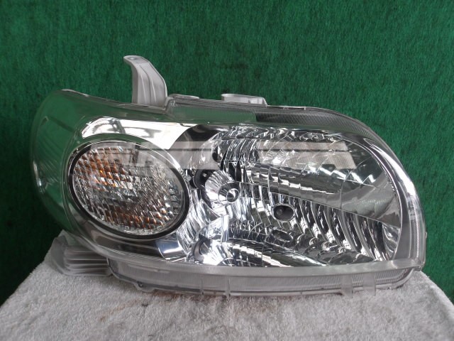 【中古】中古部品 ポルテ NNP11 右ﾍｯﾄﾞﾗﾝﾌﾟ 【3310420000-000002410910800】