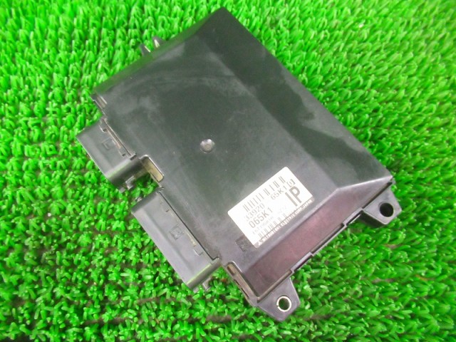 【中古】中古部品 ワゴンＲ MH21S ｴﾝｼﾞﾝｺﾝﾋﾟｭｰﾀｰ 【3330210100-000038042163100】