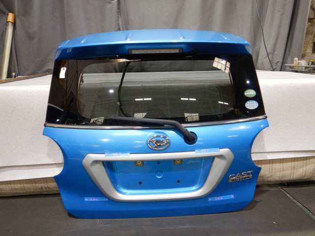 【中古】中古部品 キャスト LA250S ﾊﾞｯｸﾄﾞｱ 【3330810100-260303000515800】