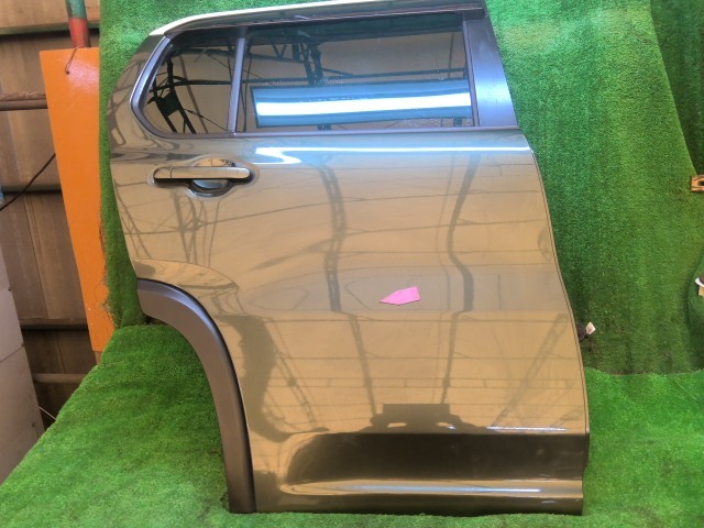 【中古】中古部品 ハスラー MR41S 右ﾘｱﾄﾞｱ 【3260240000-260305000113300】