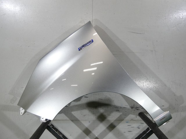 【中古】中古部品 デリカＤ2 MB36S 左ﾌﾛﾝﾄﾌｪﾝﾀﾞｰ 【3260250000-000026010510700】