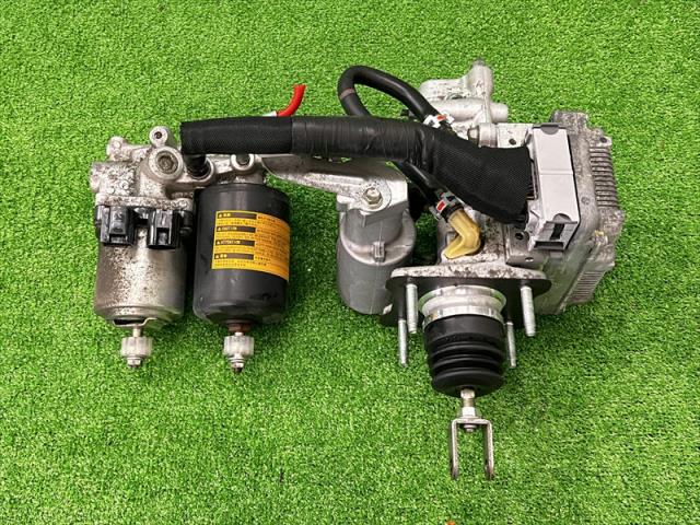 【中古】中古部品 プリウス ZVW30 ABSｱｸﾁｭｴｰﾀｰ 【3330240100-002026523642500】