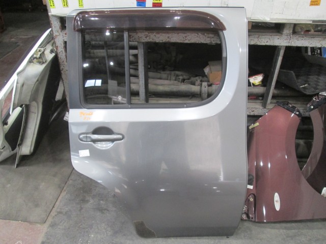 【中古】中古部品 キューブ Z12 右ﾘｱﾄﾞｱ 【3310160100-000004506813300】