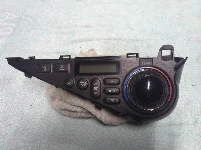 【中古】中古部品 アクア NHP10 A/Cｽｲｯﾁﾊﾟﾈﾙ 【3310200100-000022640760900】
