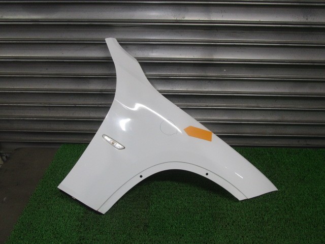 【中古】中古部品 BMW X1 VL18 右ﾌﾛﾝﾄﾌｪﾝﾀﾞｰ 【3330540100-260117002210600】