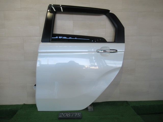 【中古】中古部品 Ｎ－ＷＧＮ JH1 左ﾘｱﾄﾞｱ 【3310120100-260307000113400】