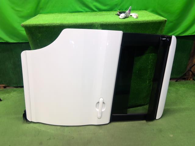 【中古】中古部品 ソリオ MA36S 右ﾘｱﾄﾞｱ 【3310200100-000022649613300】