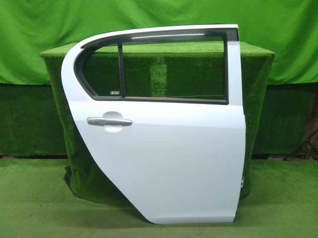 【中古】中古部品 ミライース LA300S 右ﾘｱﾄﾞｱ 【3310200100-000022658913300】