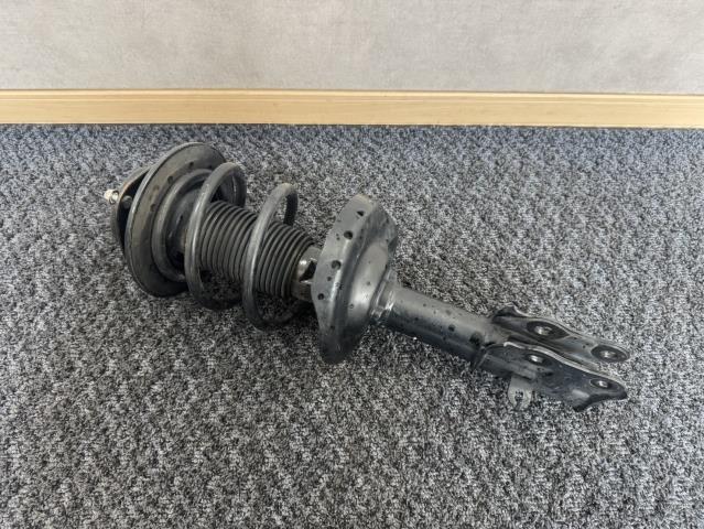 【中古】中古部品 インプレッサ GJ3 左ﾌﾛﾝﾄｽﾄﾗｯﾄ 【3330440100-260307000150210】