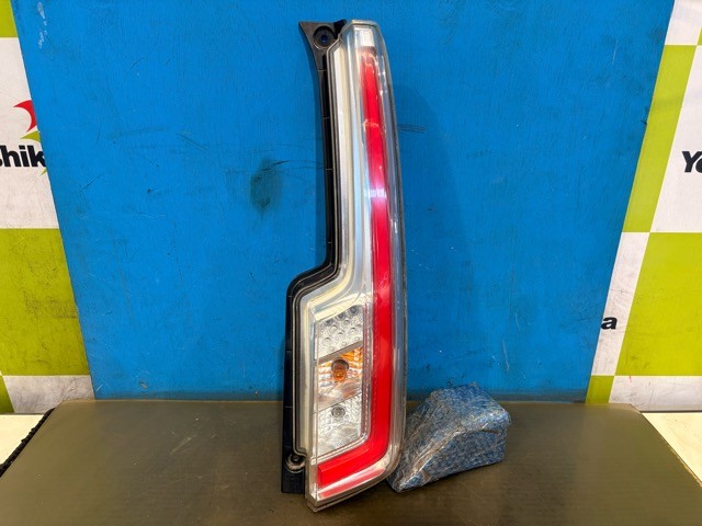 【中古】中古部品 ムーヴ LA150S 右ﾃｰﾙﾗﾝﾌﾟ 【3330530100-000005527215500】｜e-cleマート