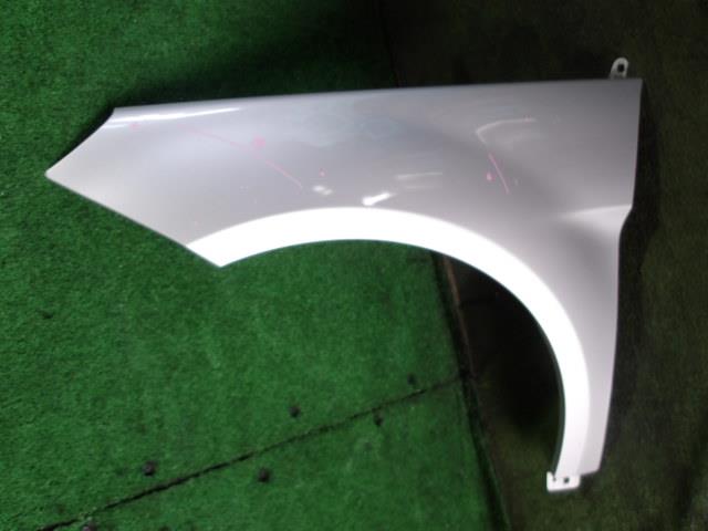 【中古】中古部品 ベンツ Bクラス 245232 左ﾌﾛﾝﾄﾌｪﾝﾀﾞｰ 【3340220100-000226043710700】