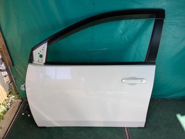 【中古】中古部品 ウイングロード Y12 左ﾌﾛﾝﾄﾄﾞｱ 【3310080100-250916000113200】