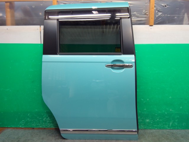 【中古】中古部品 ムーヴキャンバス LA800S 右リアドア 【3260310000-260305000213300】
