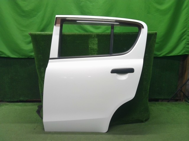 【中古】中古部品 アルト HA25V 左ﾘｱﾄﾞｱ 【3310200100-000022660213400】