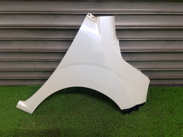 【中古】中古部品 モコ MG33S 右ﾌﾛﾝﾄﾌｪﾝﾀﾞｰ 【3330540100-260212000310600】