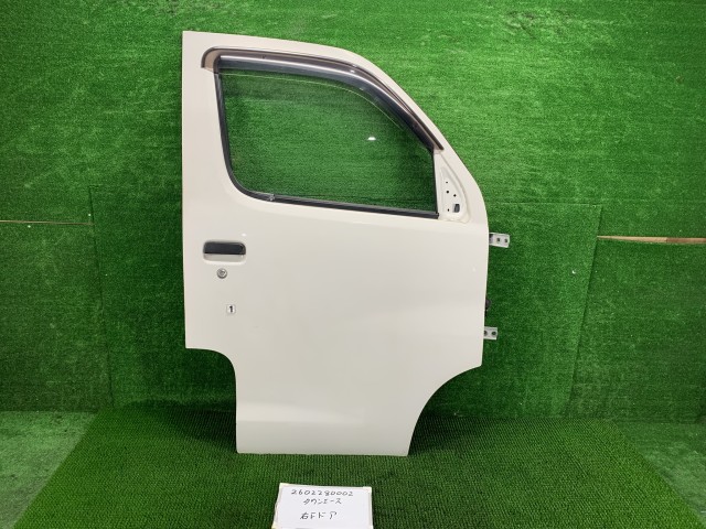 【中古】中古部品 タウンエース S402M 右ﾌﾛﾝﾄﾄﾞｱ 【3330991000-260228000213100】