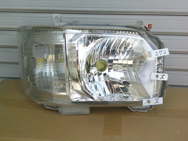 【中古】中古部品 ハイエース TRH200V 右ﾍｯﾄﾞﾗﾝﾌﾟ 【3331011000-260309500610800】