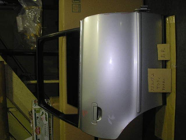 【中古】中古部品 アウディ A4 8DABC 右ﾘｱﾄﾞｱ 【3310220100-000536477113300】