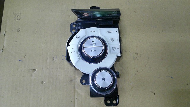 【中古】中古部品 シエンタ NHP170G A/Cスイッチパネル 【3500080000-260219000360900】