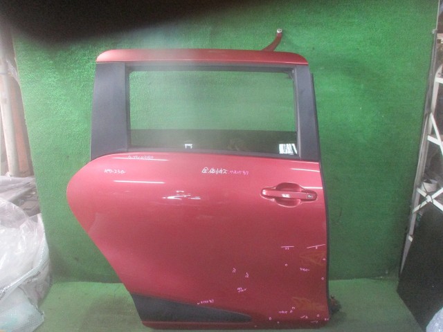 【中古】中古部品 シエンタ NHP170G 右ﾘｱﾄﾞｱ 【3500080000-260219000313300】