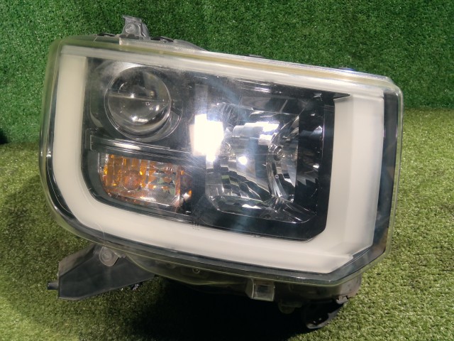 【中古】中古部品 ピクシスメガ LA700A 右ヘッドランプ 【3260300000-260310000210800】