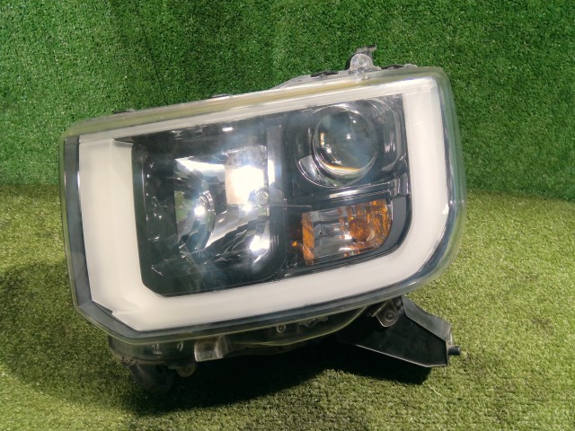 【中古】中古部品 ピクシスメガ LA700A 左ﾍｯﾄﾞﾗﾝﾌﾟ 【3260300000-260310000210900】