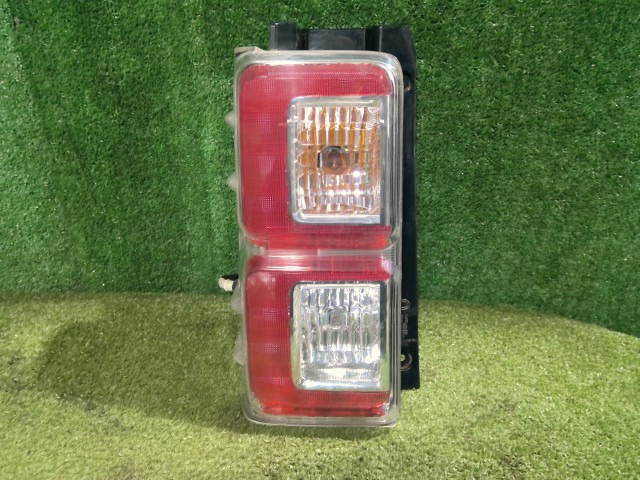 【中古】中古部品 ピクシスメガ LA700A 左ﾃｰﾙﾗﾝﾌﾟ 【3260300000-260310000215600】