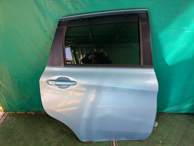 【中古】中古部品 ノート E12 右ﾘｱﾄﾞｱ 【3310080100-250918000113300】