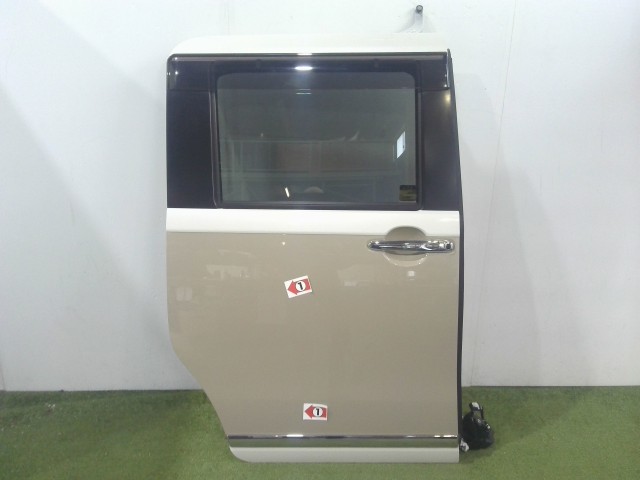 【中古】中古部品 ムーヴキャンバス LA800S 右ﾘｱﾄﾞｱ 【3310090100-202603011313300】