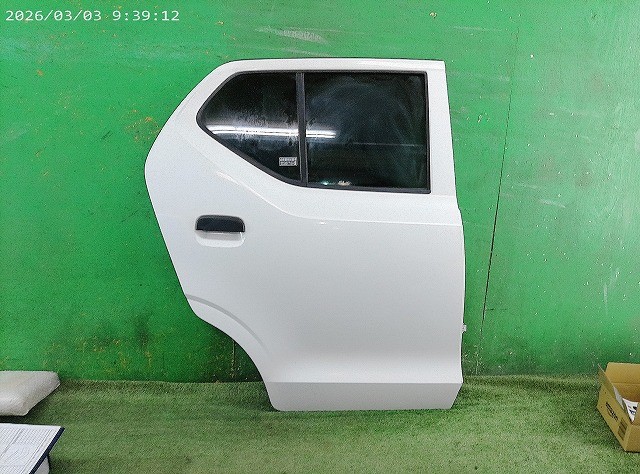 【中古】中古部品 アルト HA36V 右ﾘｱﾄﾞｱ 【3330150100-000026303513300】