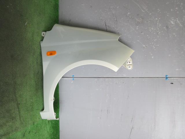 【中古】中古部品 ミラ L250S 右ﾌﾛﾝﾄﾌｪﾝﾀﾞｰ 【3330560100-260310000310600】