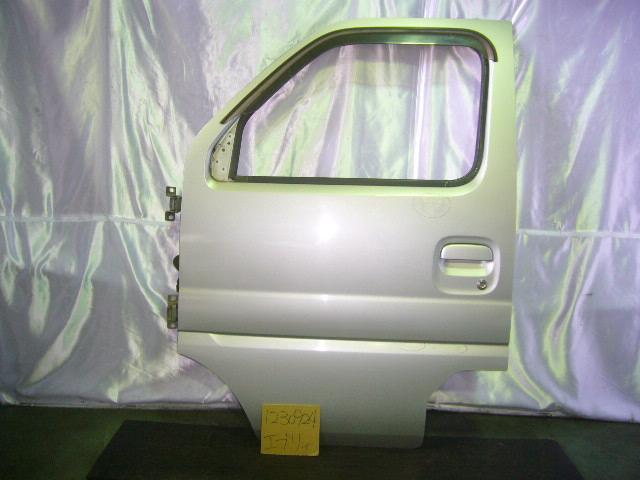 【中古】中古部品 エブリィ DA52V 左ﾌﾛﾝﾄﾄﾞｱ 【3310220100-000945820013200】